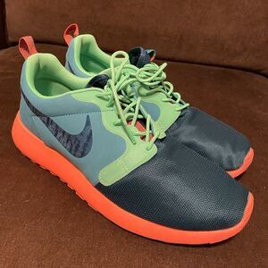 Mint condition Nike Roshe Run Unique Colorway Green Orange Blue 9.5 US 43 EUR